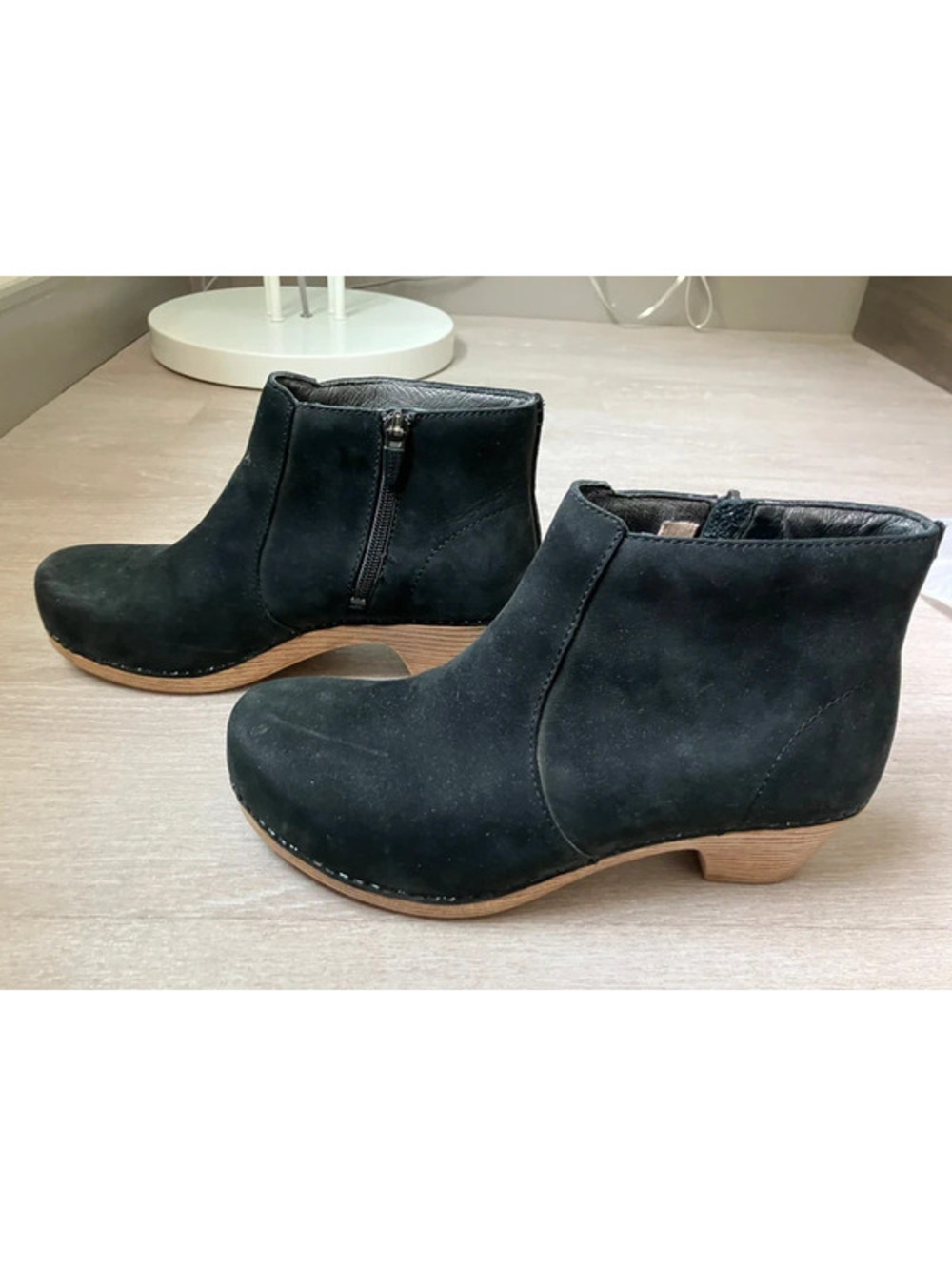 Dansko Womens 38 Black Leather Ankle Boots Side Zip Booties Nubuck US 7.5 38